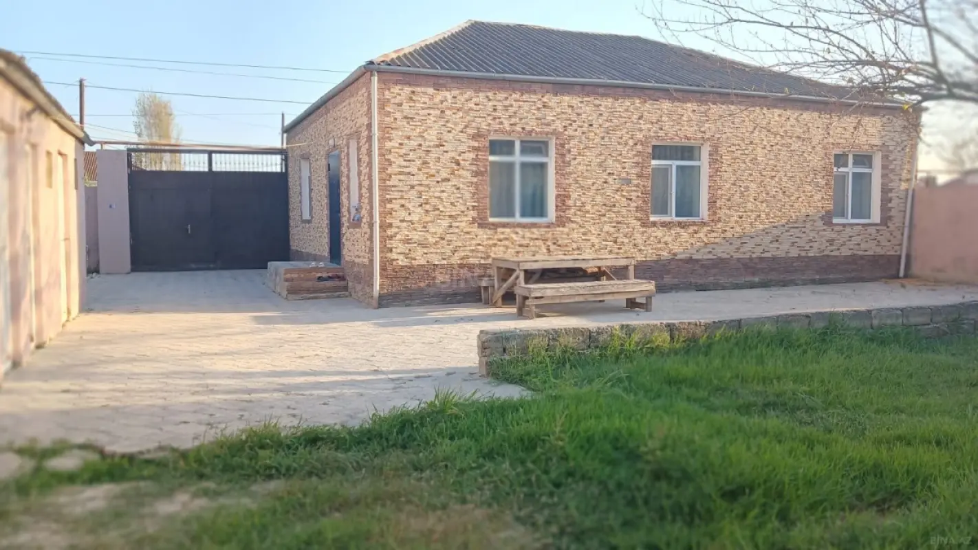 Satılır 4 otaqlı həyət evi 115 m²