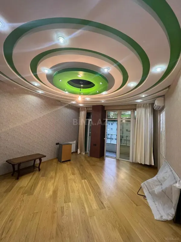Satılır 4 otaqlı mənzil 181 m²