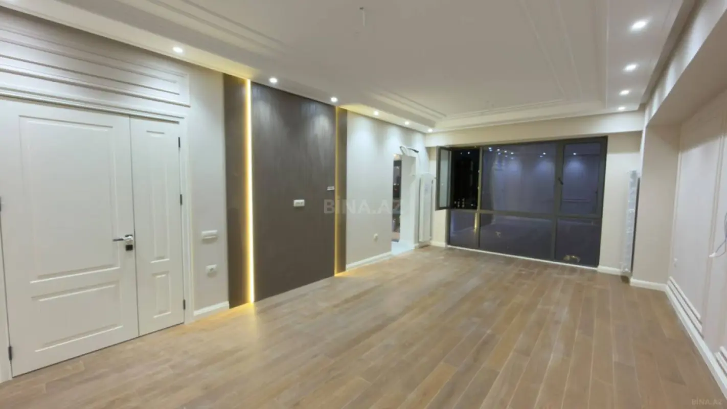 Satılır 4 otaqlı mənzil 128 m²
