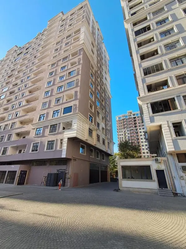 Satılır 3 otaqlı mənzil 107 m²
