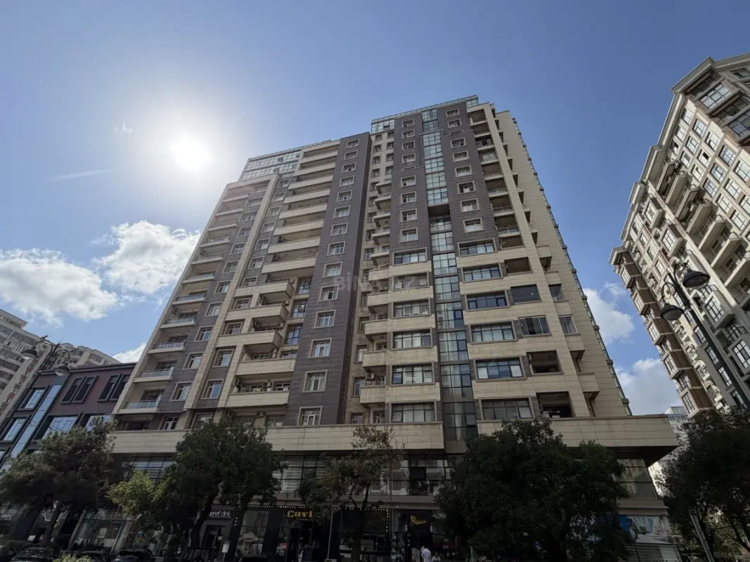 Satılır 3 otaqlı mənzil 104 m²