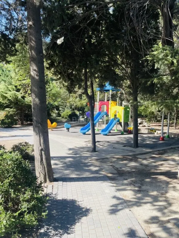 Satılır 5 otaqlı mənzil 120 m²