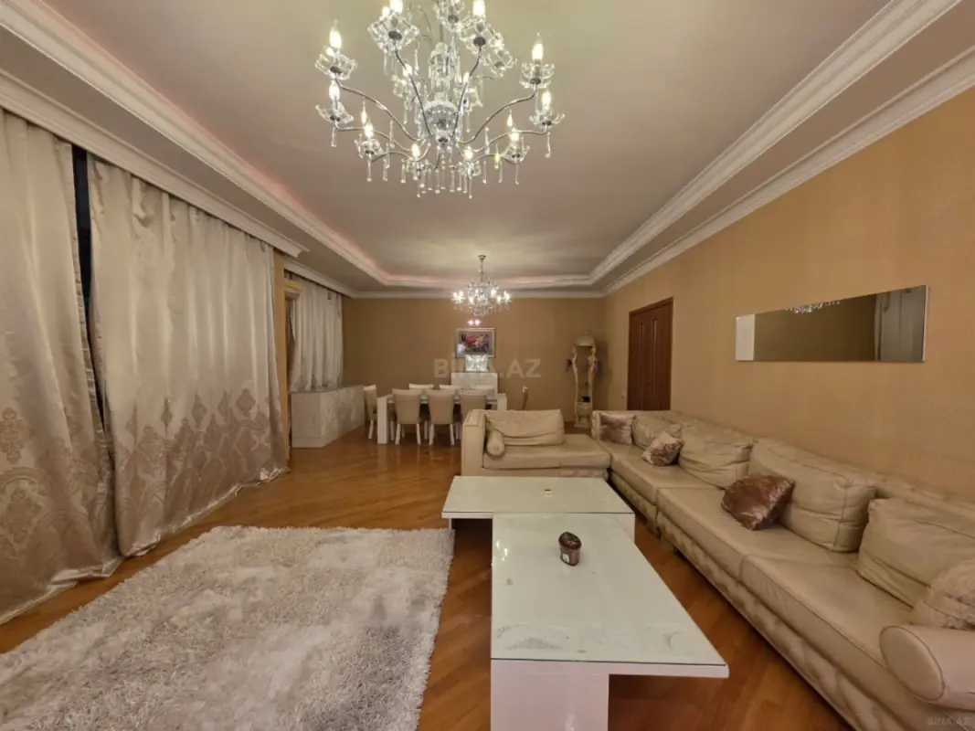 Kirayə verilir 4 otaqlı mənzil 196 m²