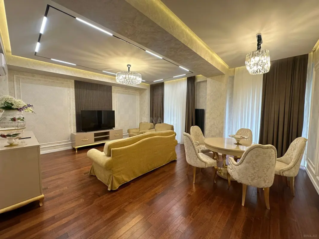 Kirayə verilir 5 otaqlı mənzil 220 m²