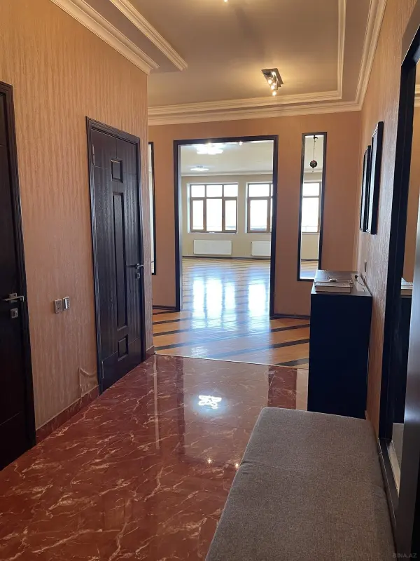 Satılır 4 otaqlı mənzil 183 m²