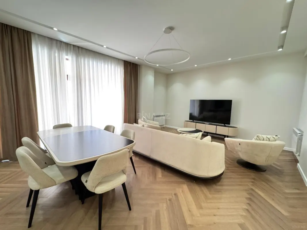 Kirayə verilir 3 otaqlı mənzil 180 m²