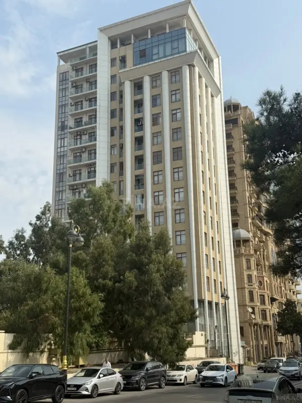 Satılır 3 otaqlı mənzil 110 m²