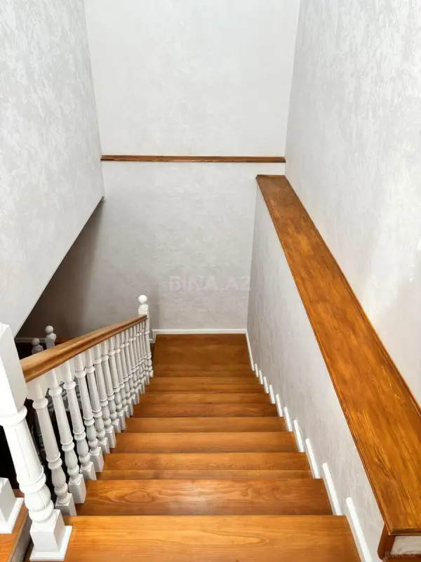 Satılır 3 otaqlı mənzil 165 m²