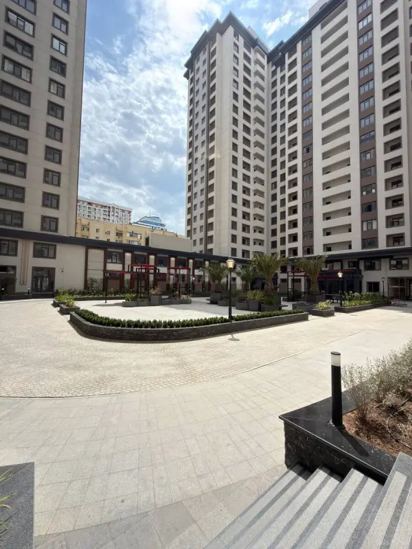Satılır 2 otaqlı mənzil 74 m²