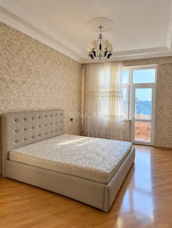 Kirayə verilir 4 otaqlı mənzil 153 m²