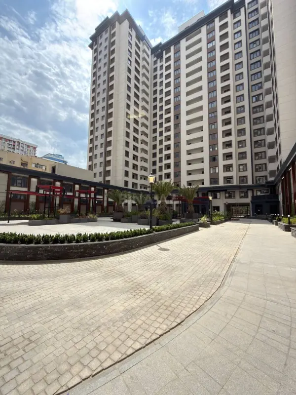 Satılır 3 otaqlı mənzil 106 m²