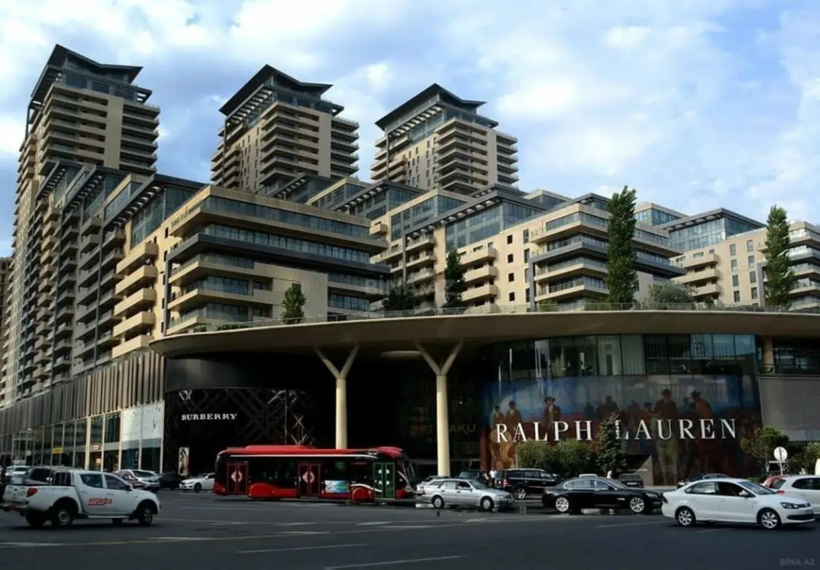 Kirayə verilir 6 otaqlı mənzil 400 m²