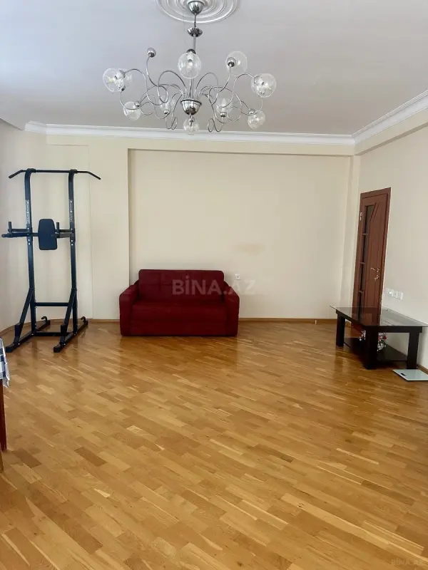 Satılır 2 otaqlı mənzil 105 m²