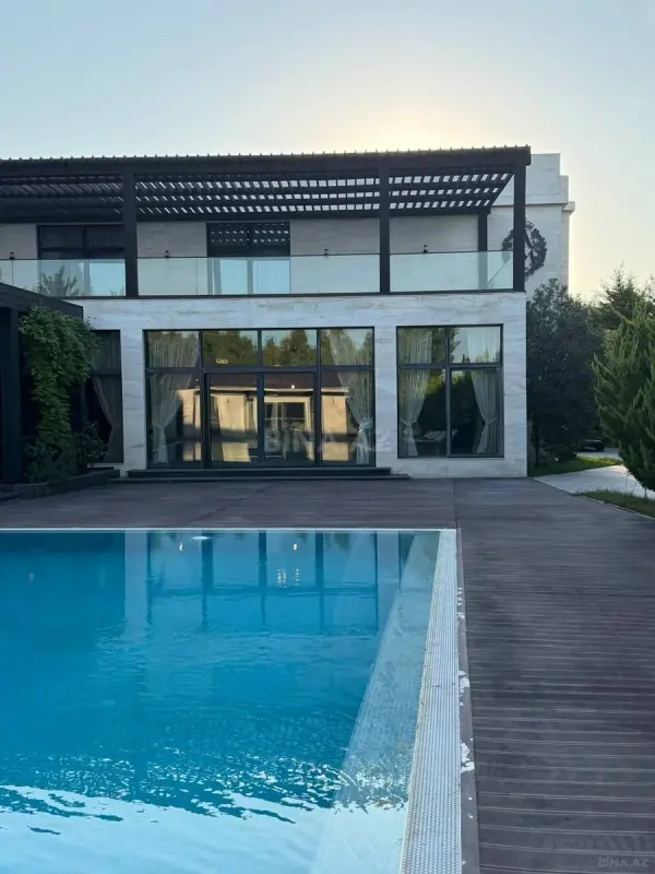 Satılır 10 otaqlı həyət evi 801 m²