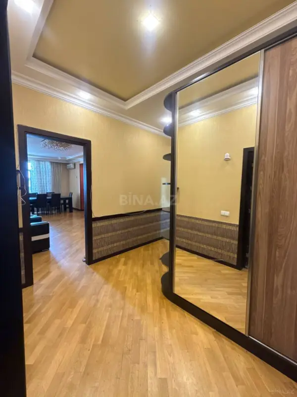 Satılır 3 otaqlı mənzil 110 m²