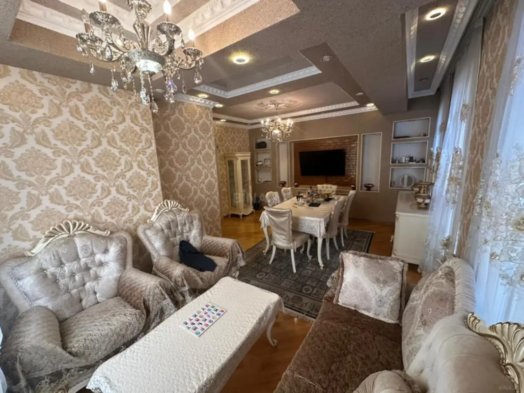 Satılır 5 otaqlı mənzil 152 m²