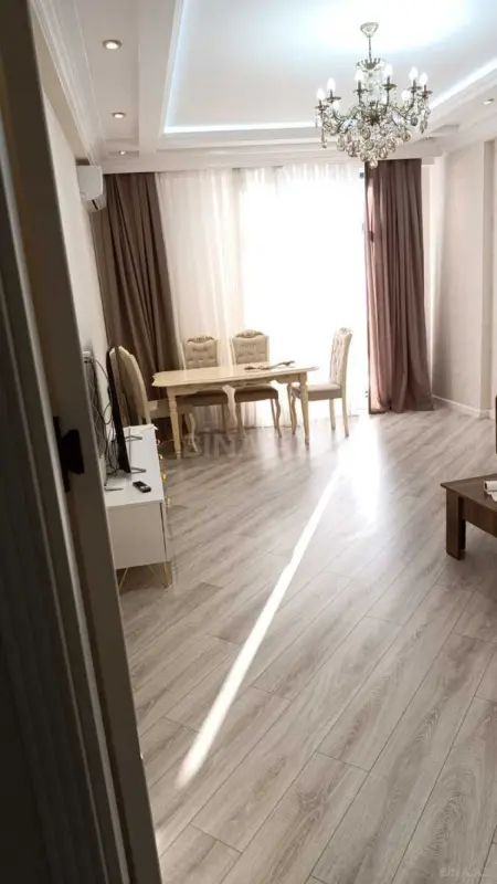 Kirayə verilir 2 otaqlı mənzil 67 m²