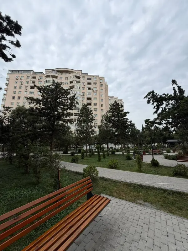 Satılır 3 otaqlı mənzil 107 m²