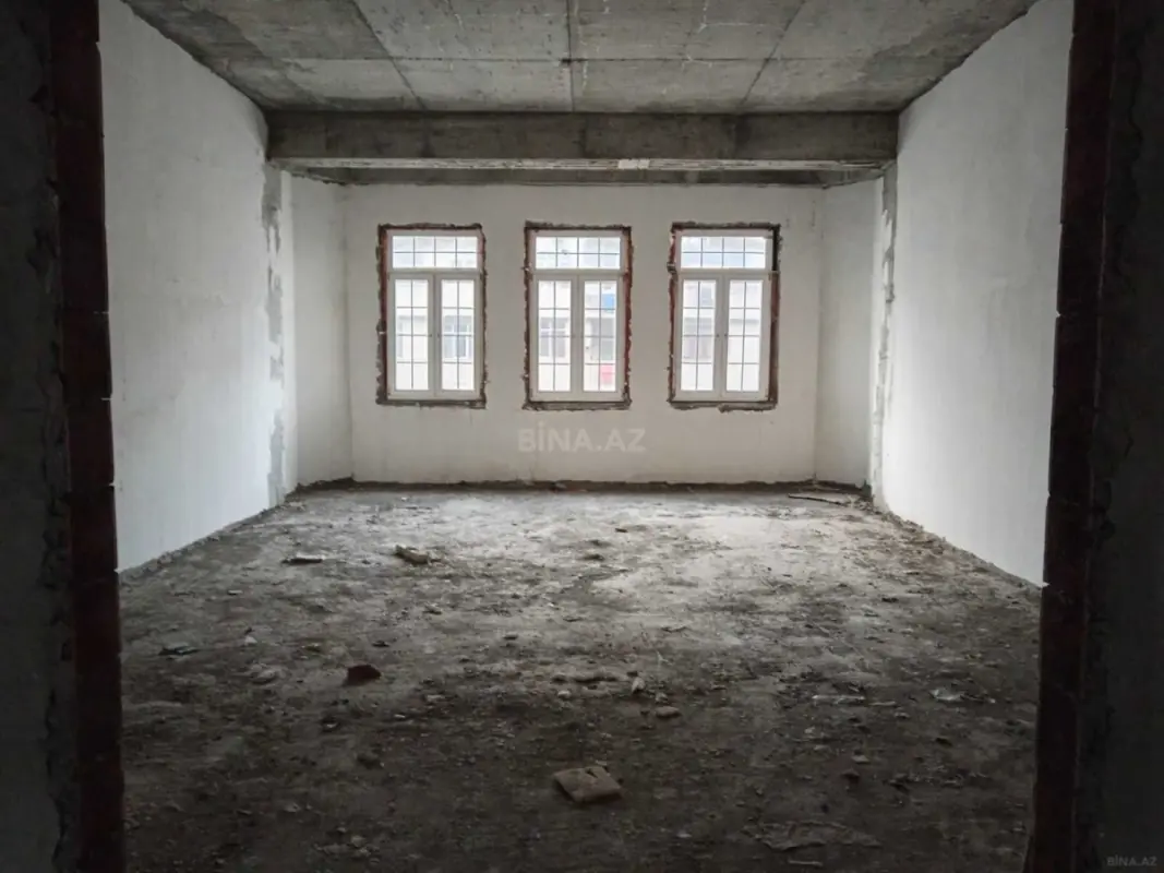 Satılır 5 otaqlı mənzil 255 m²