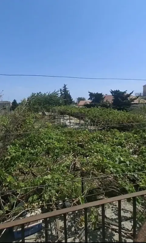 Satılır 6 otaqlı həyət evi 612 m²