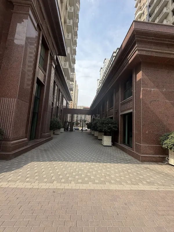 Satılır 2 otaqlı mənzil 76 m²
