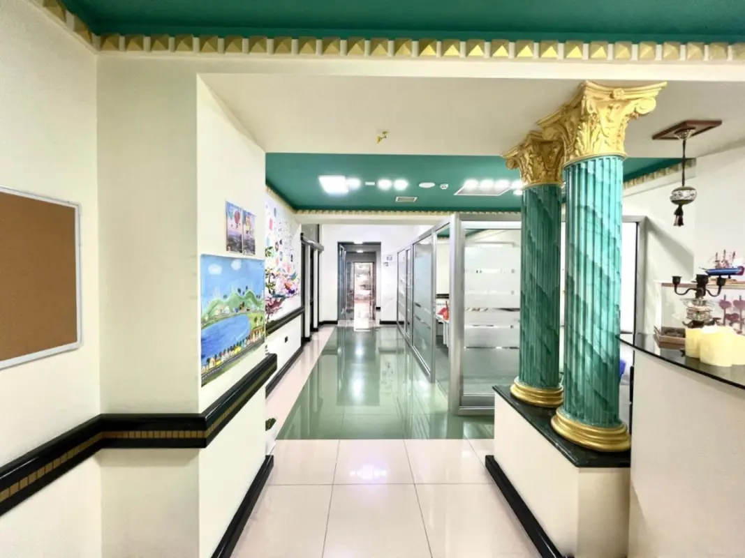 Satılır 8 otaqlı ofis 245 m²