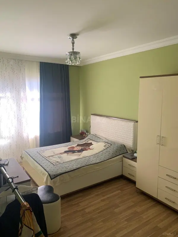 Satılır 5 otaqlı mənzil 125 m²