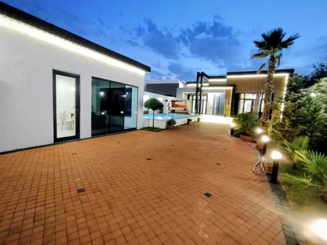 Satılır 5 otaqlı həyət evi 230 m²