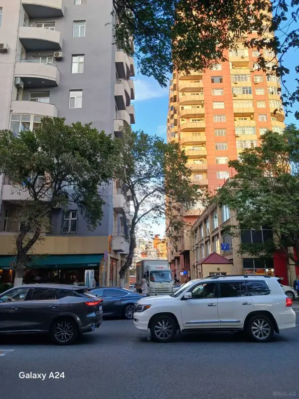 Satılır 3 otaqlı mənzil 110 m²