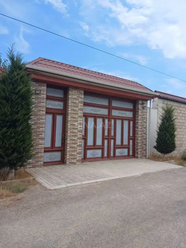 Satılır 4 otaqlı həyət evi 200 m²