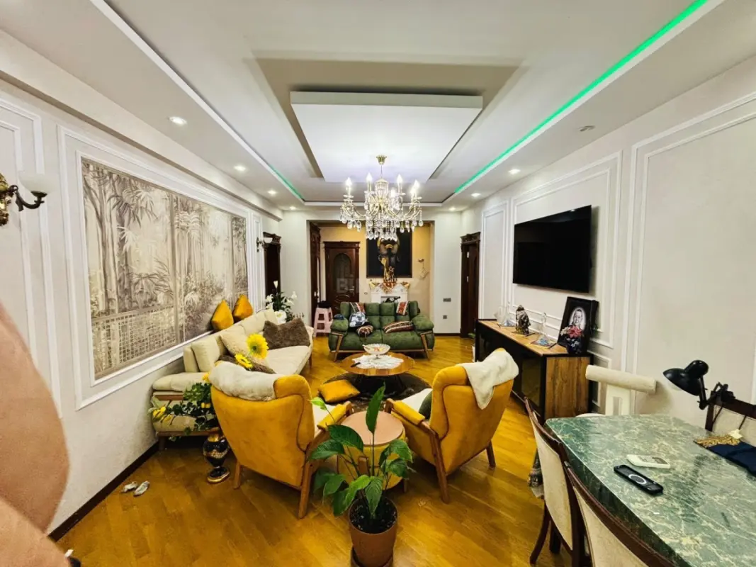Satılır 4 otaqlı mənzil 140 m²