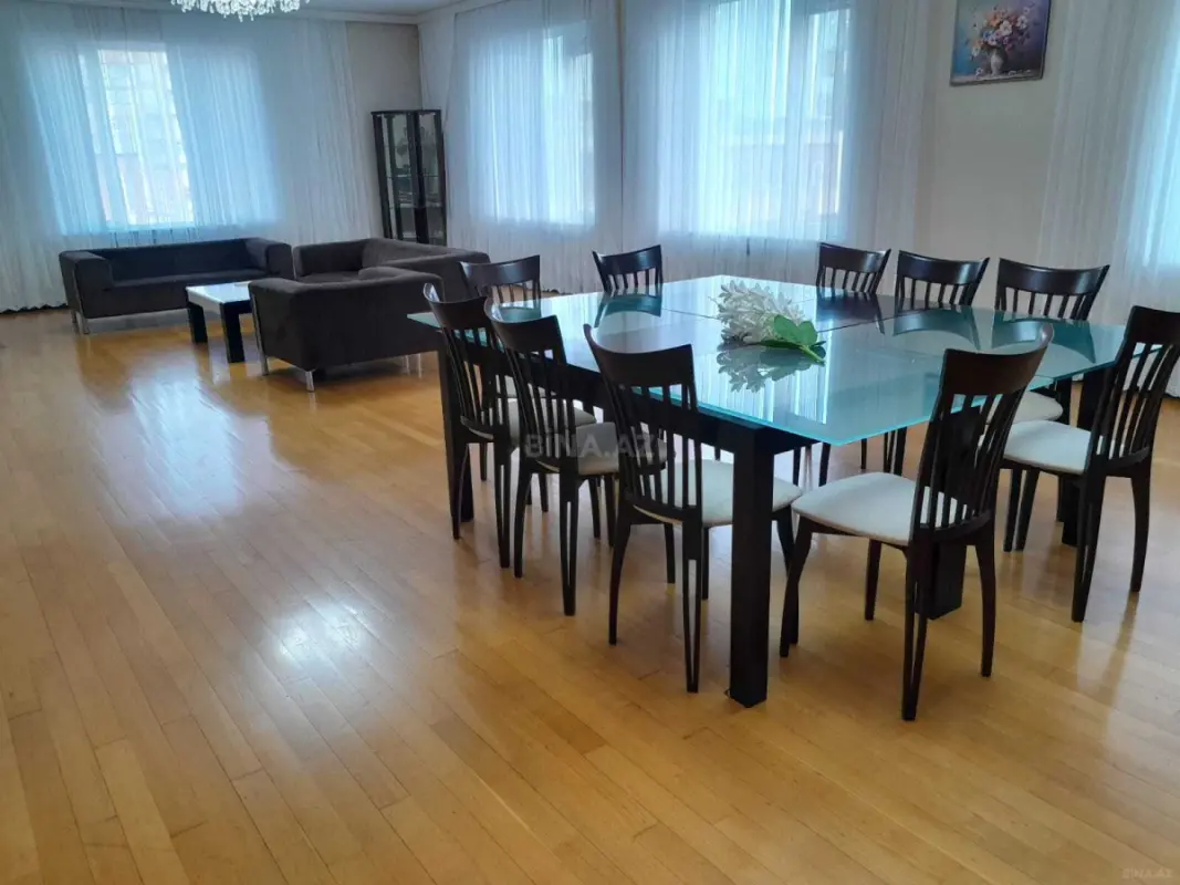 Kirayə verilir 5 otaqlı mənzil 320 m²