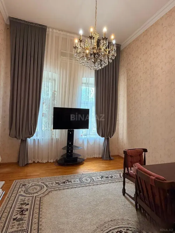 Satılır 4 otaqlı mənzil 130 m²