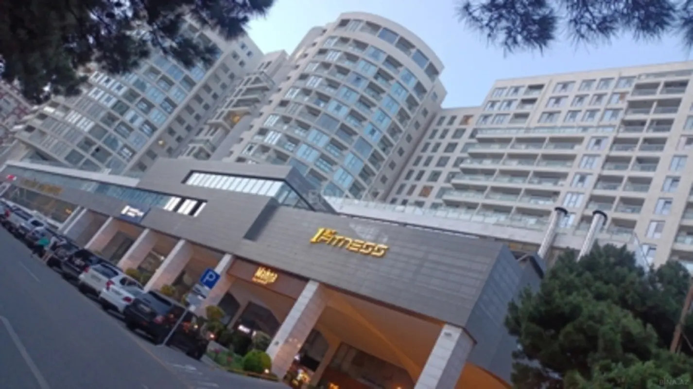 Satılır 3 otaqlı mənzil 176 m²