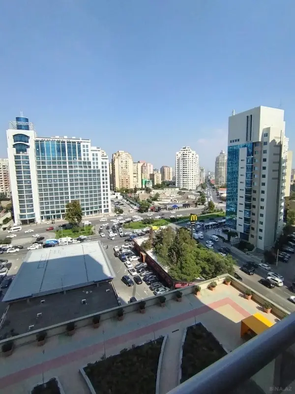 Satılır 3 otaqlı mənzil 148 m²