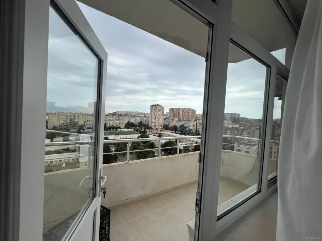 Satılır 3 otaqlı mənzil 135 m²