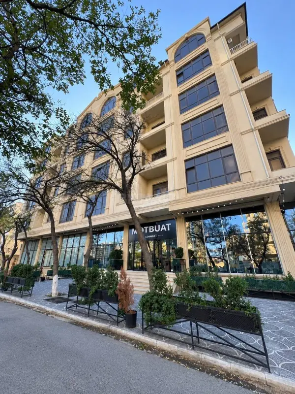 Satılır 3 otaqlı mənzil 122 m²