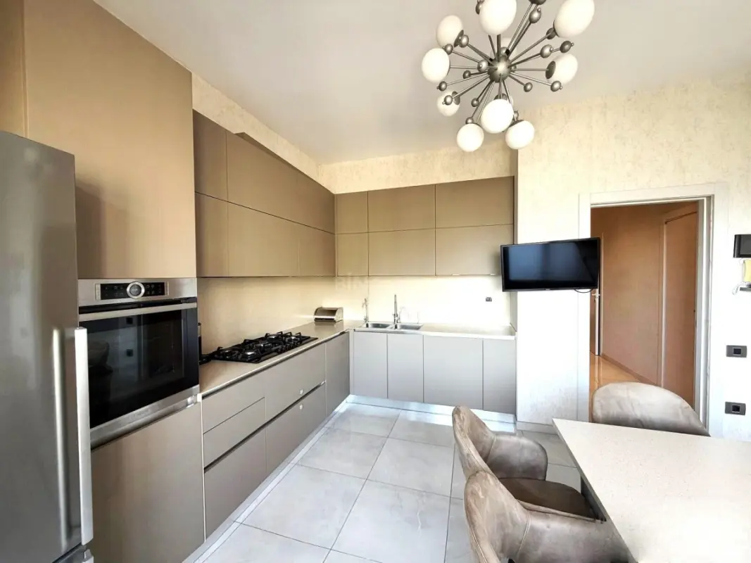 Satılır 2 otaqlı mənzil 100 m²