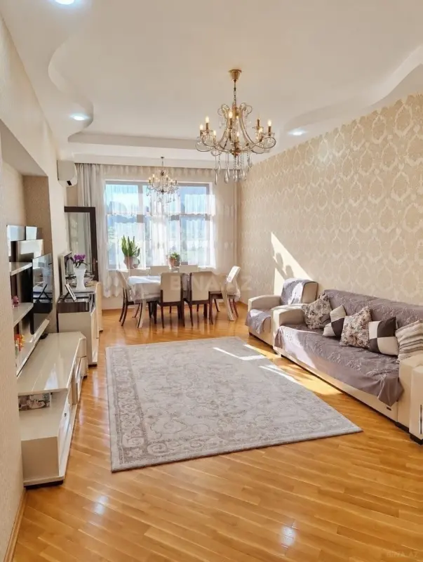 Satılır 2 otaqlı mənzil 106 m²