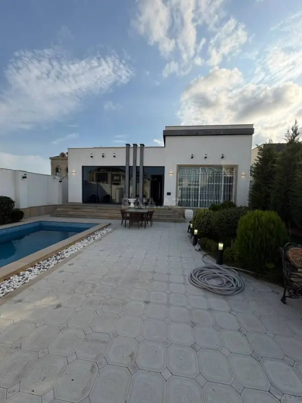 Satılır 4 otaqlı həyət evi 160 m²