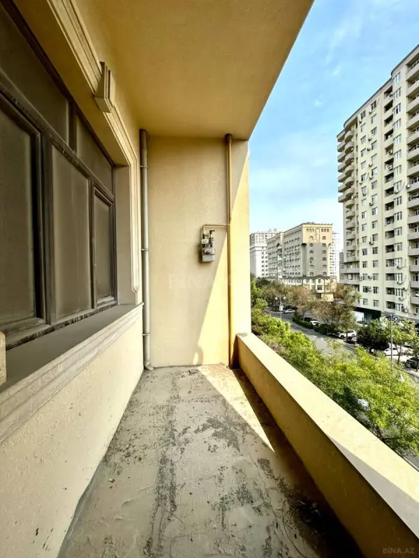 Satılır 3 otaqlı mənzil 122 m²