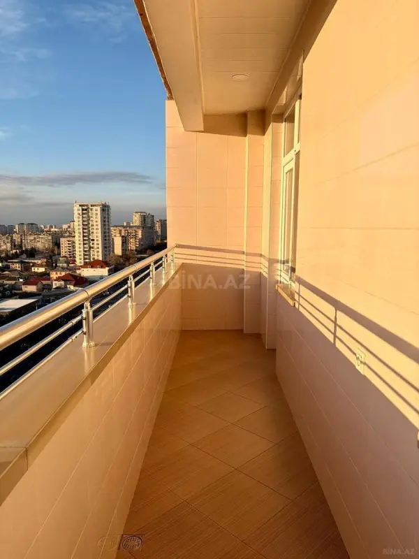 Satılır 3 otaqlı mənzil 136 m²