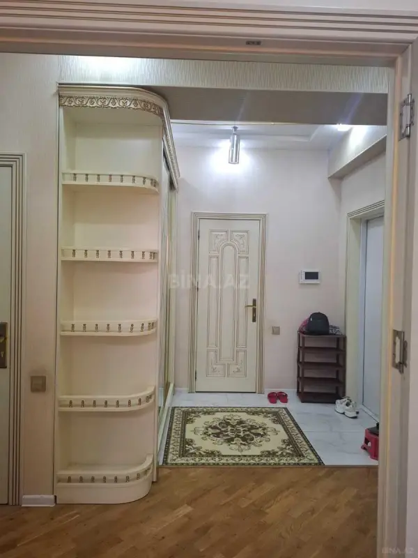 Satılır 2 otaqlı mənzil 74 m²