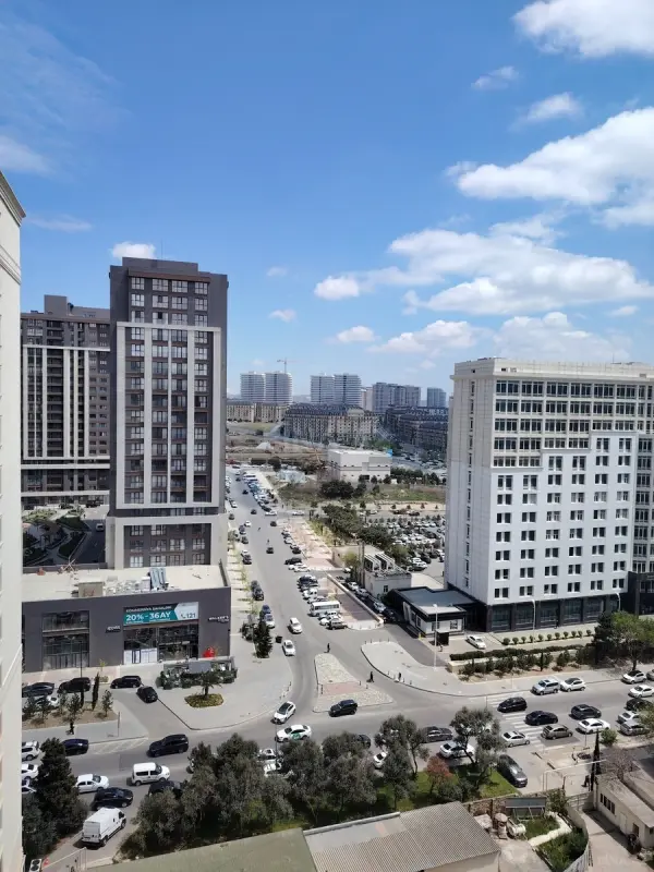 Satılır 4 otaqlı mənzil 174 m²