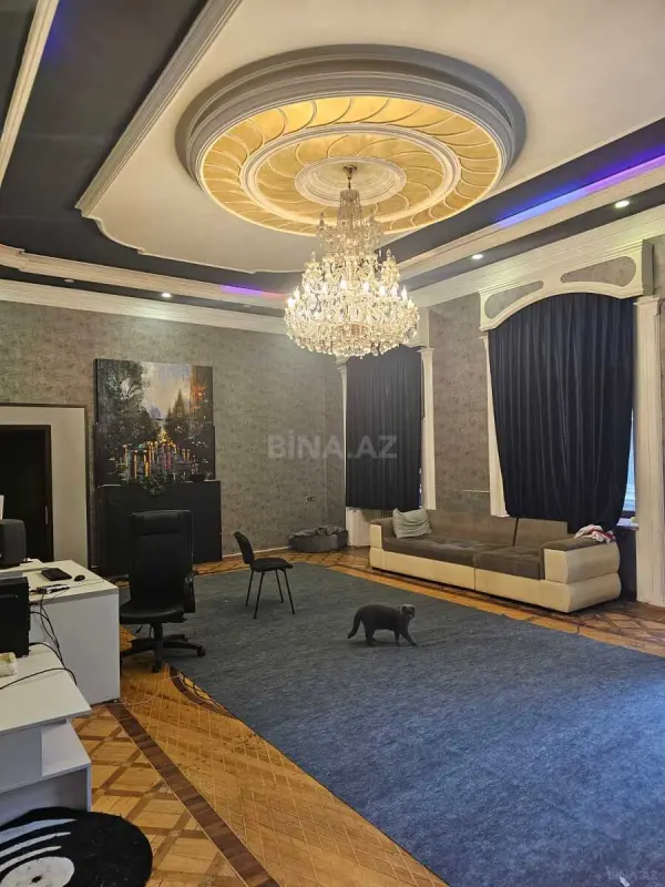 Satılır 6 otaqlı mənzil 245 m²