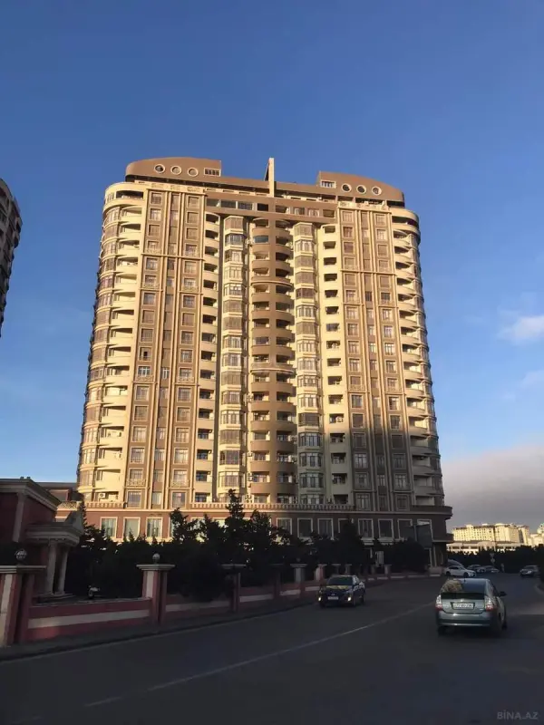 Satılır obyekt 802 m²