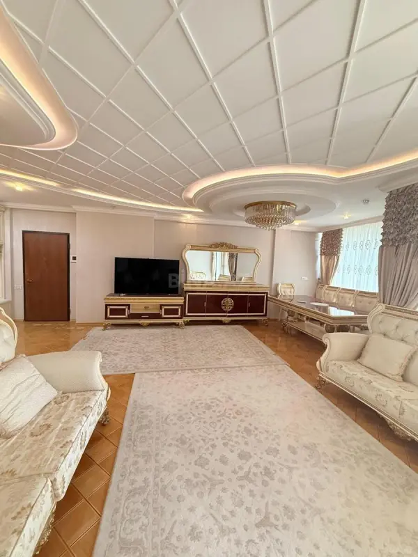 Kirayə verilir 3 otaqlı mənzil 145 m²