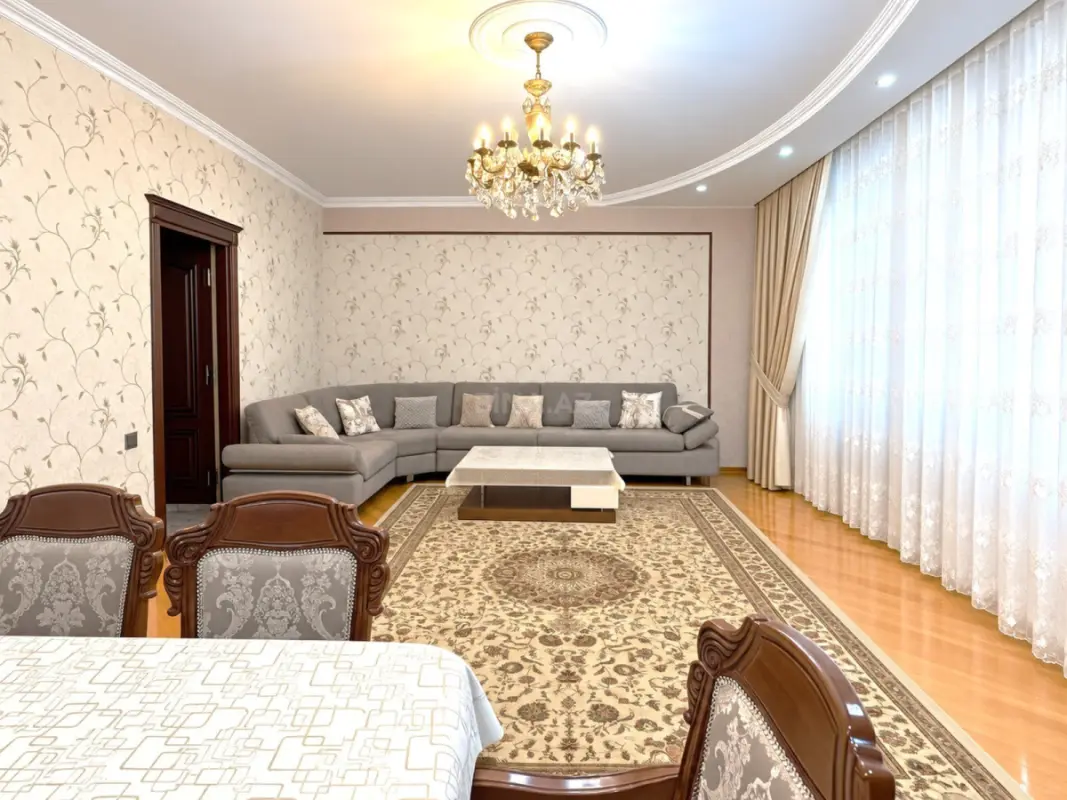 Satılır 3 otaqlı mənzil 140 m²