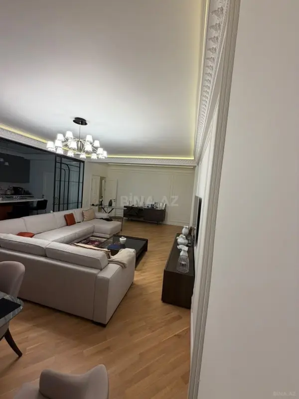 Satılır 4 otaqlı mənzil 185 m²