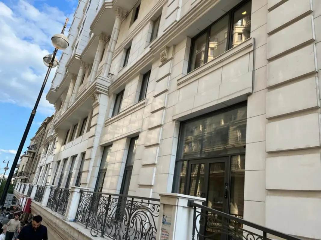 Satılır obyekt 560 m²